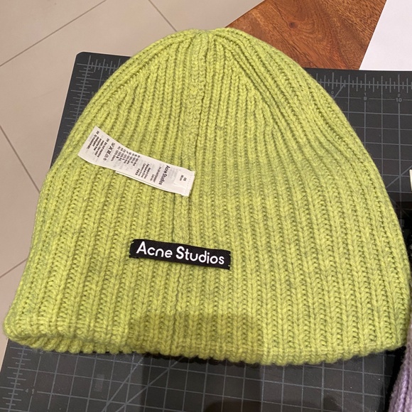real vs fake Acne Studios beanie - Picture 3 of 10
